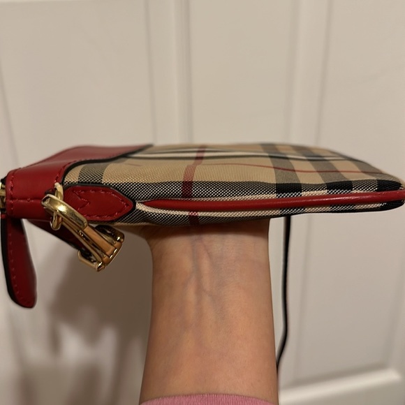 Burberry Crossbody with adjustable strap - Picture 10 of 13